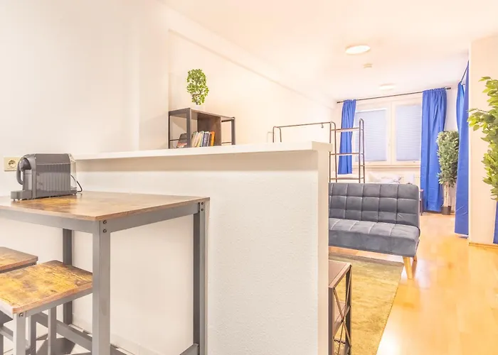 Balkon, 4k Tv, Kaffee, Netflix Lägenhet