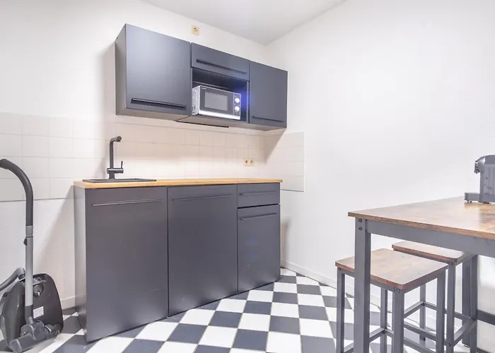 Lägenhet Balkon, 4k Tv, Kaffee, Netflix